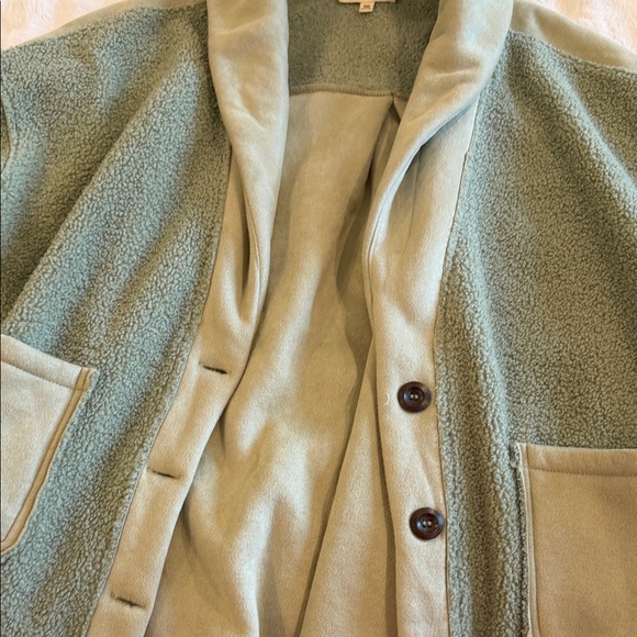 Listicle Shacket - Picture 4 of 5